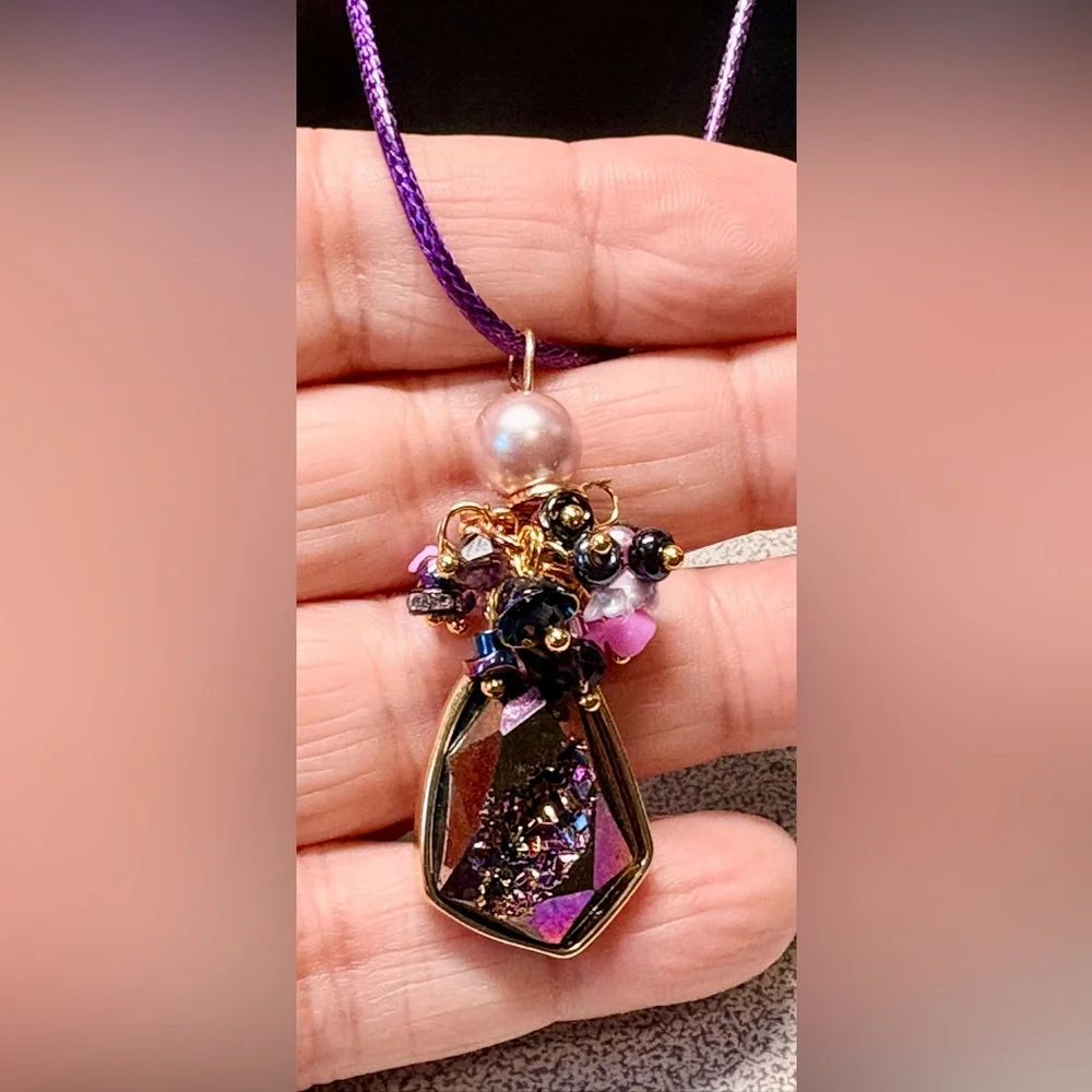 💜Elegant  PURPLE titanium resin druzy and Gold Pendant Necklace - Picture 5 of 9